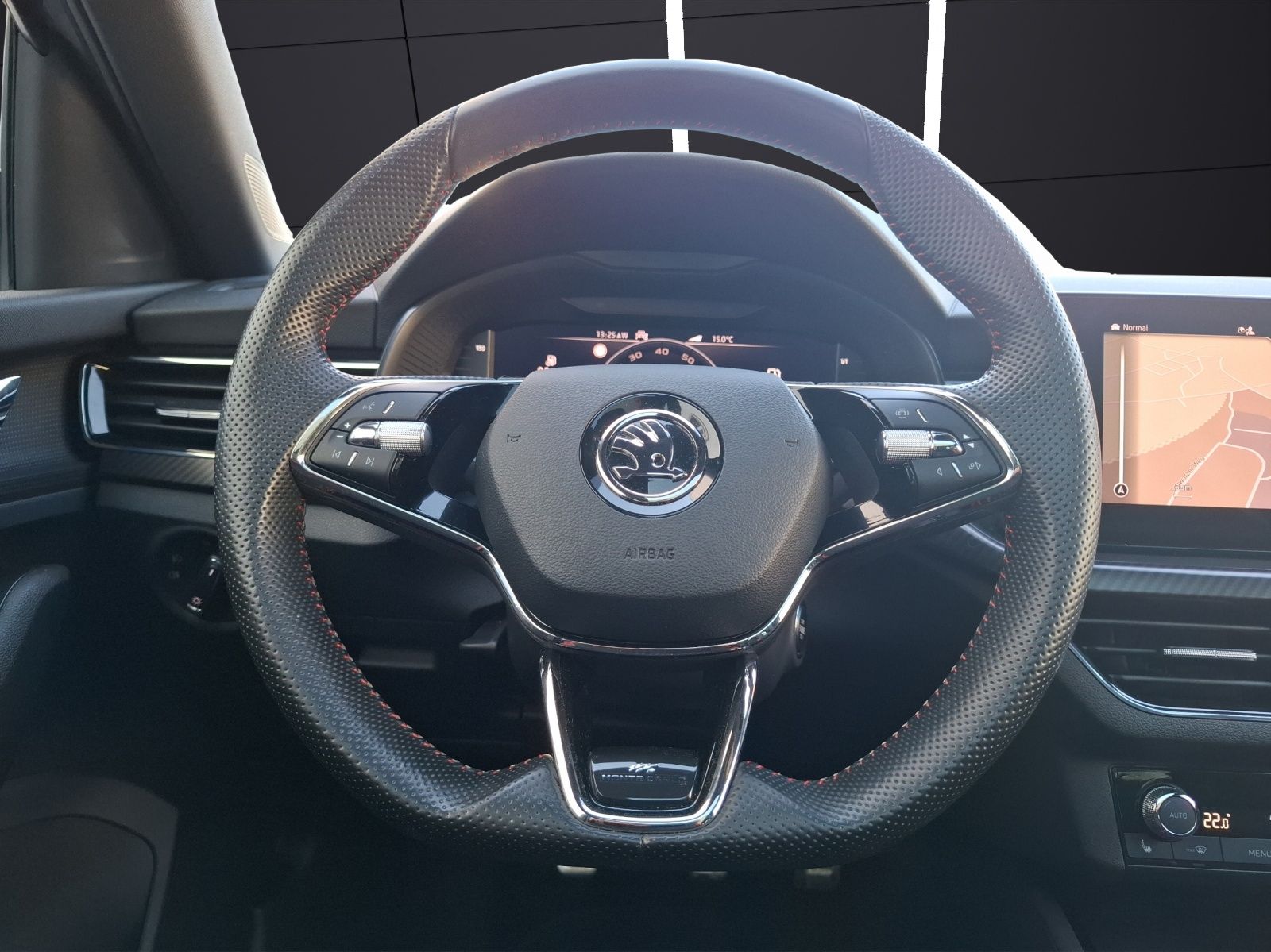 Fahrzeugabbildung SKODA Kamiq TSI Monte Carlo LED Navi AID Pano ACC PDC