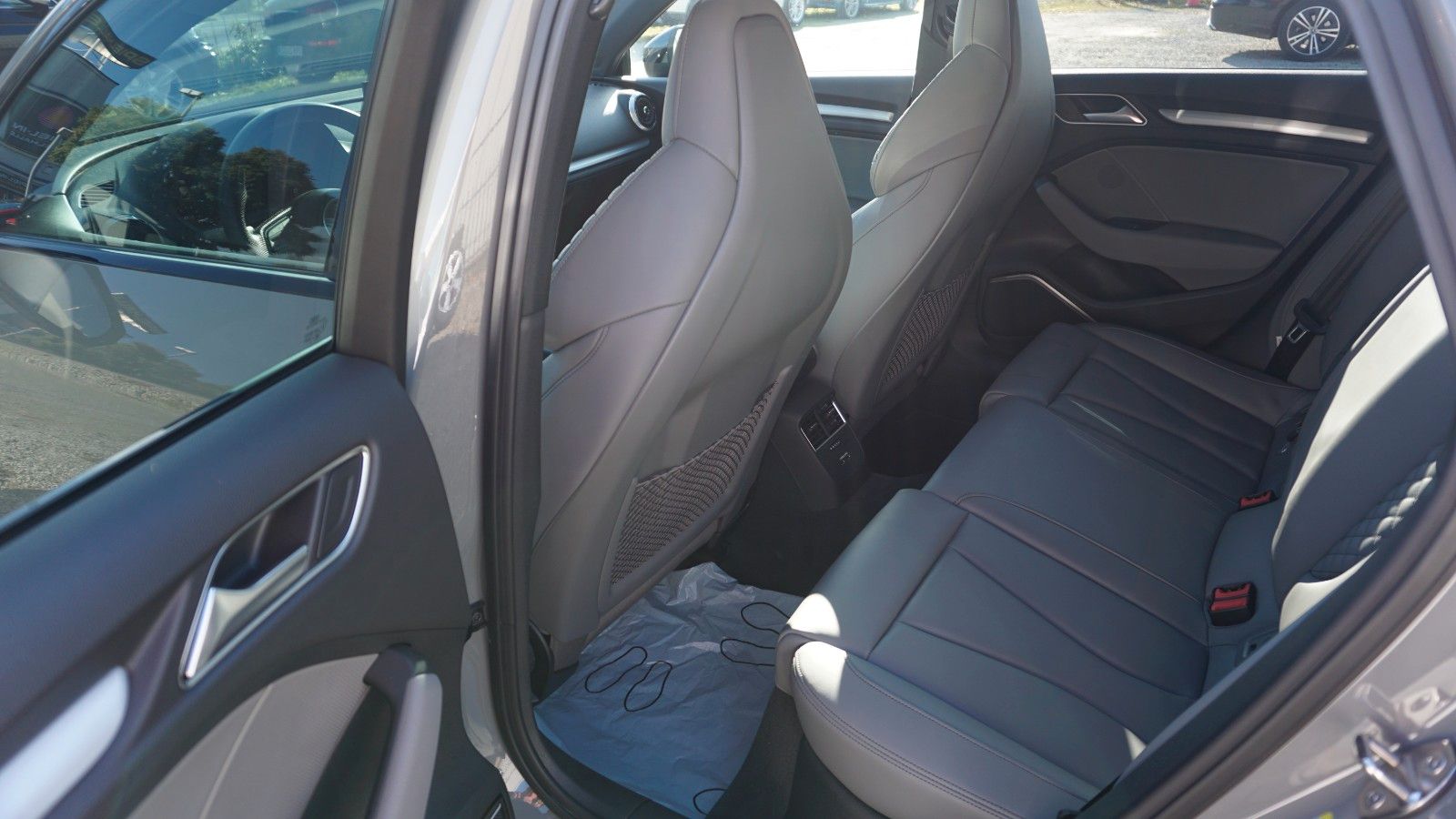 Fahrzeugabbildung Audi S3 Lim. 2.0 TFSI quattro Navi Kamera B&O Pano