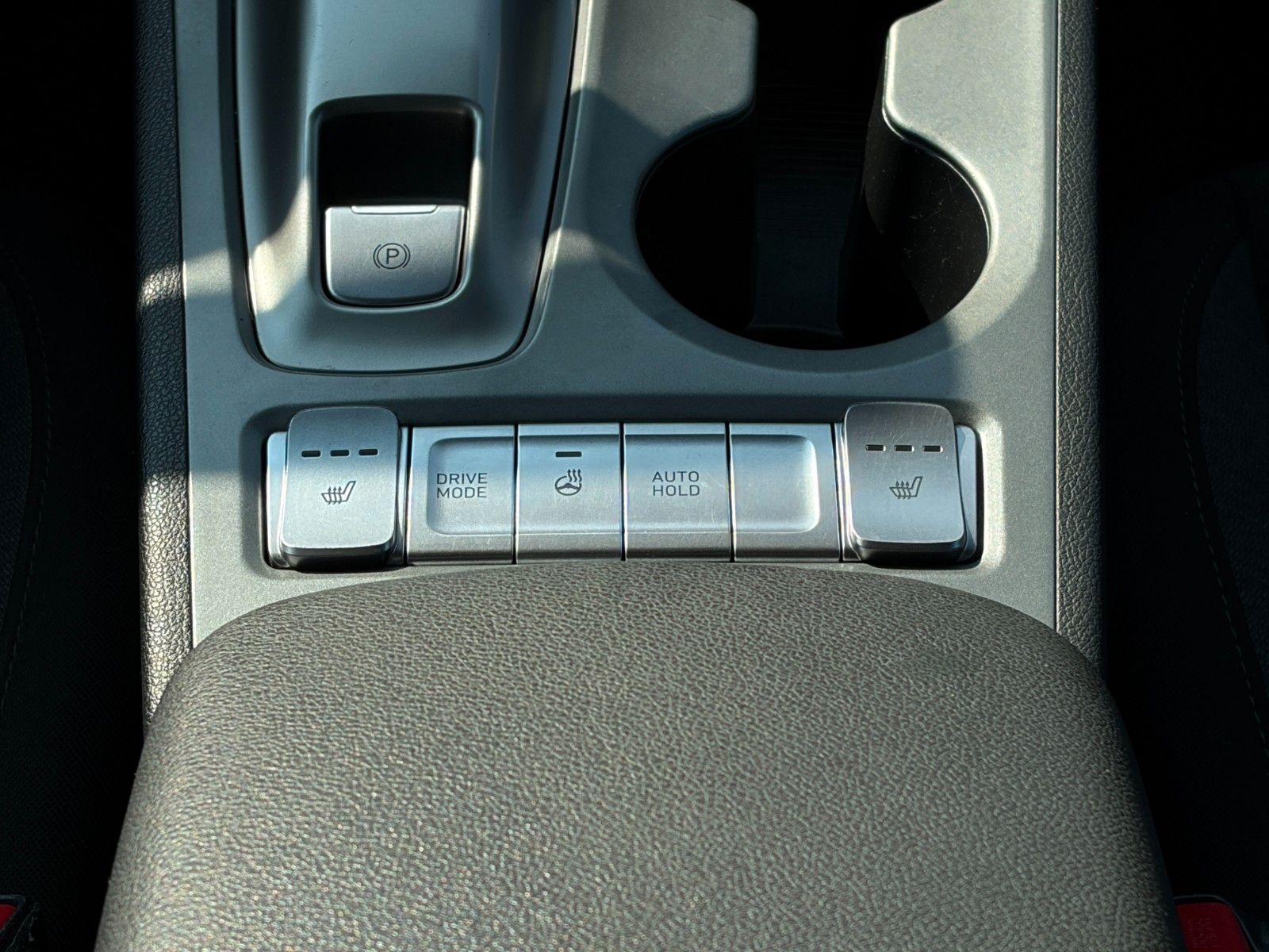 Fahrzeugabbildung Hyundai KONA E Select SHZ ACC PDC LKA Navi WiFi CarPlay