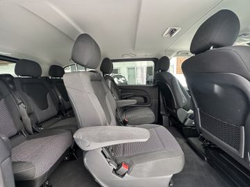 Mercedes V 220 - 10