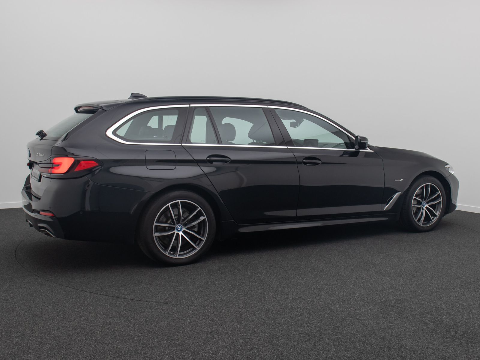 Fahrzeugabbildung BMW 530e xD M Sport Kamera DAB HiFi ACC AHK 4xKlima