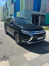 Mitsubishi 7 Sitzer Automatik - Mitsubishi Outlander Gebrauchtwagen in München