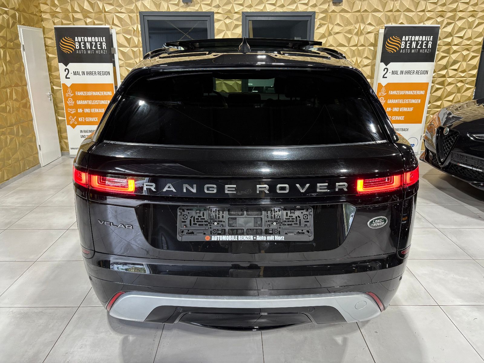 Fahrzeugabbildung Land Rover Range Rover Velar R-Dynamic SE/PANO/MEMORY/APPLE