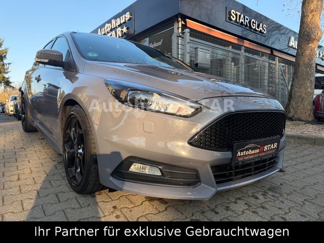 Ford Focus Lim. ST / KAMERA - LEDER - NAVI