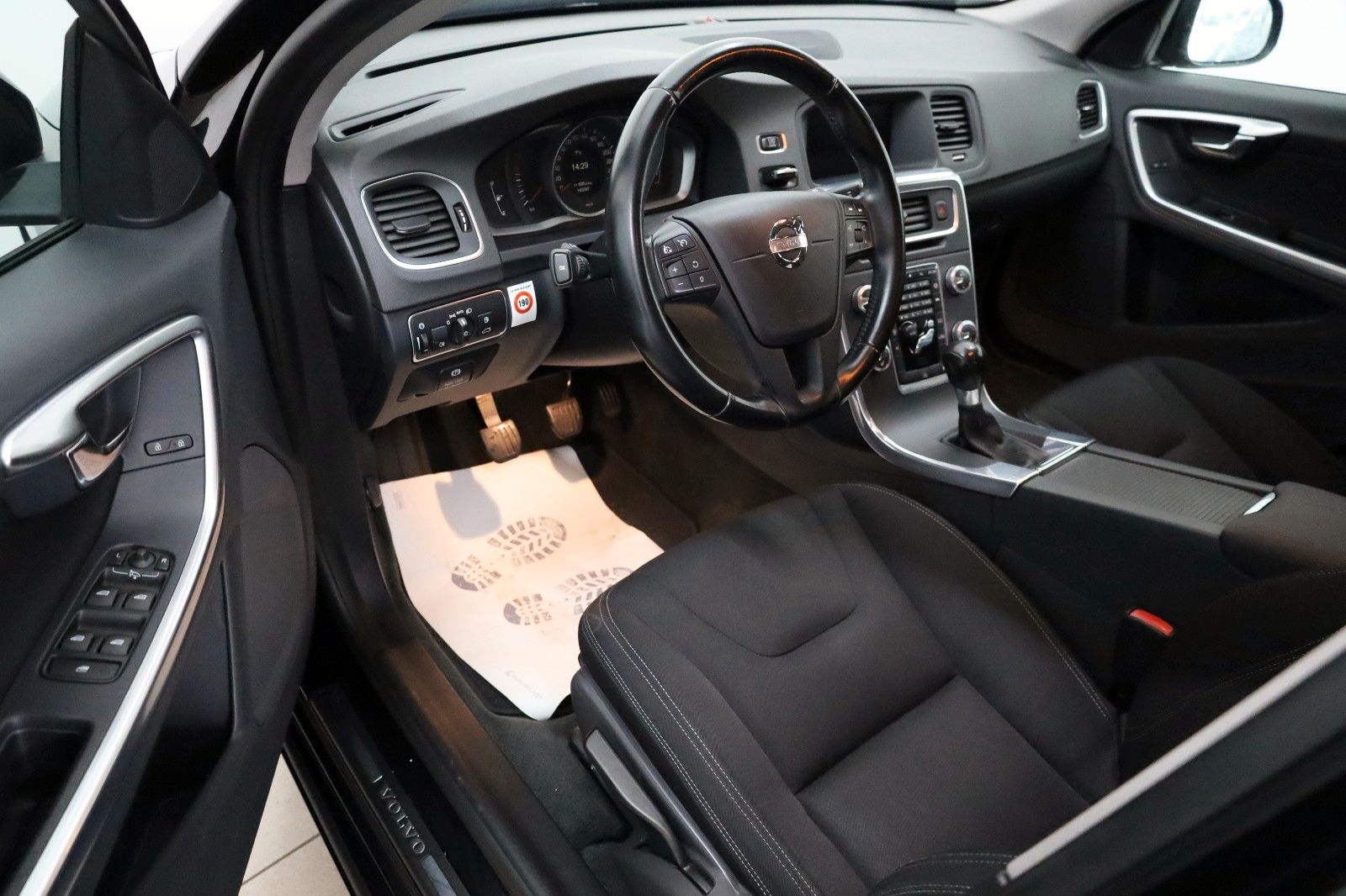 Fahrzeugabbildung Volvo V60 Kombi Business Edition Xenon,Navi,Harman/K,