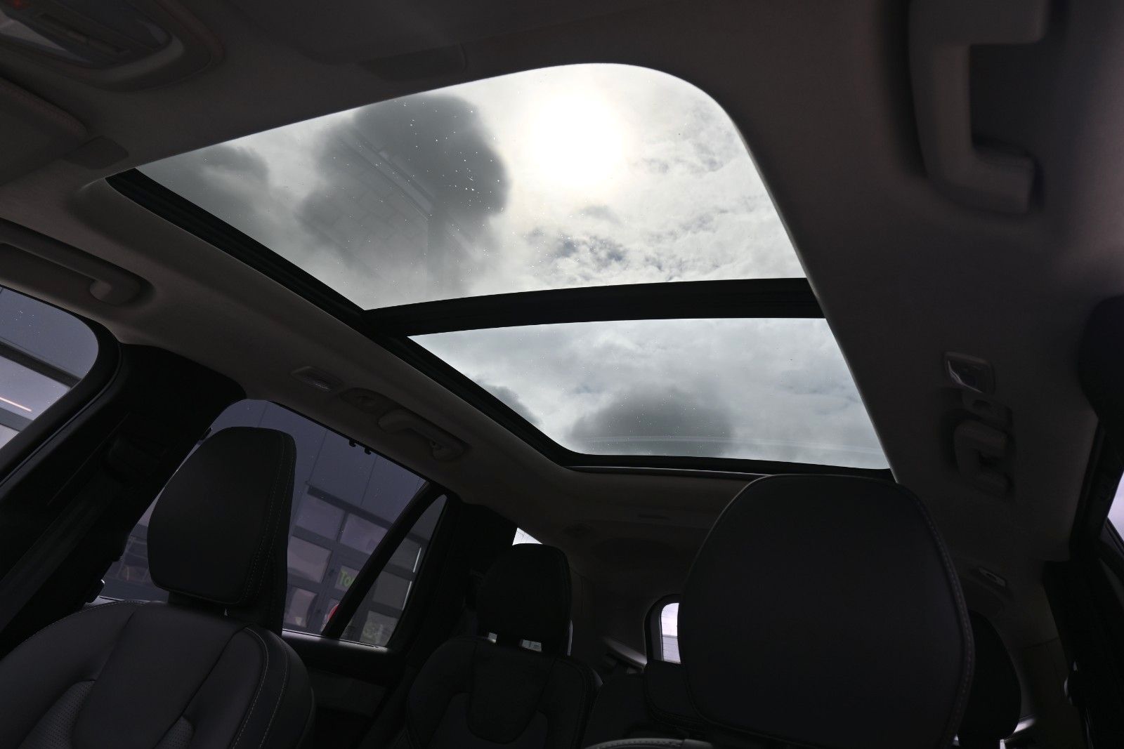 Fahrzeugabbildung Volvo XC90 T8 AWD Ultra Dark*STDHZG*360°*LUFT*B&W*ACC