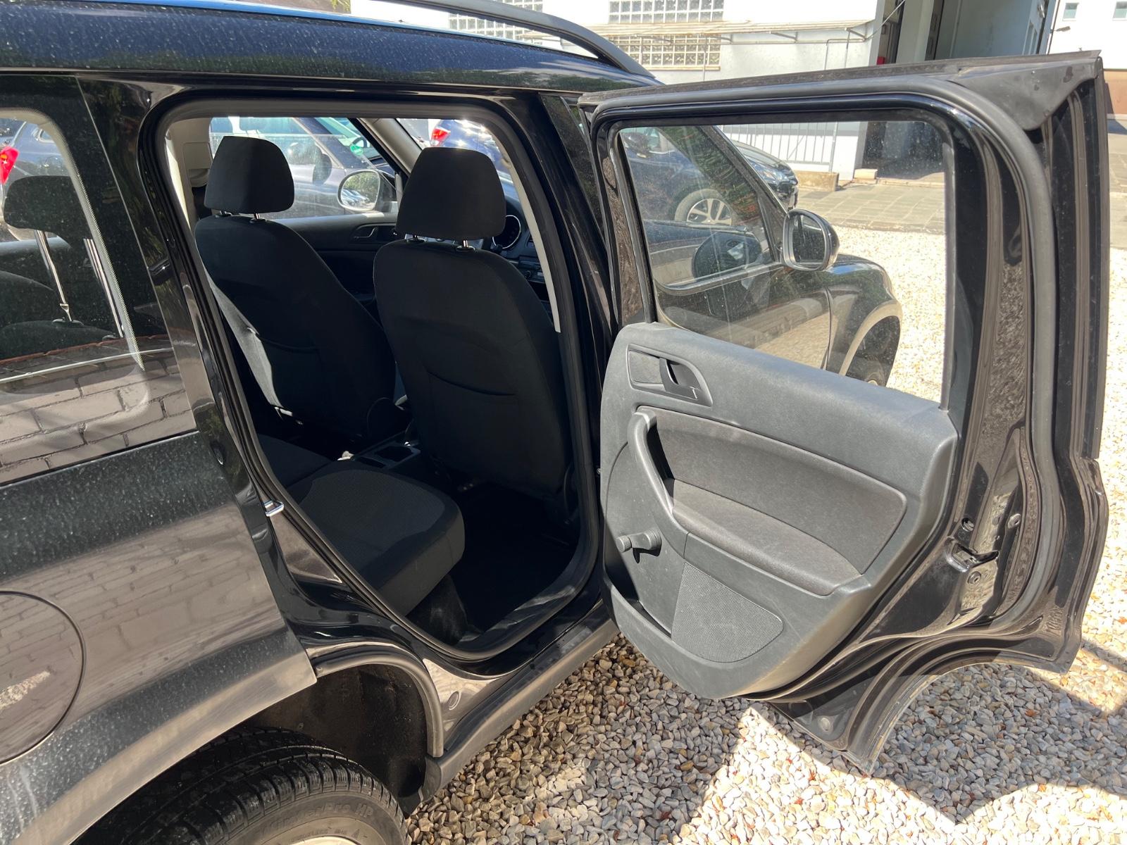 Skoda Yeti 2012 — photo 18