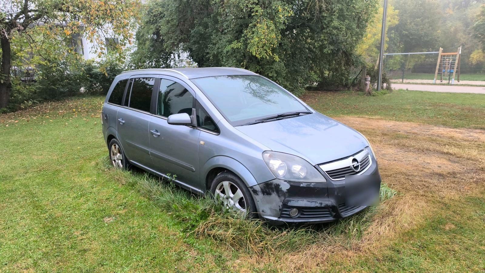 Opel Zafira 2007 — rear view