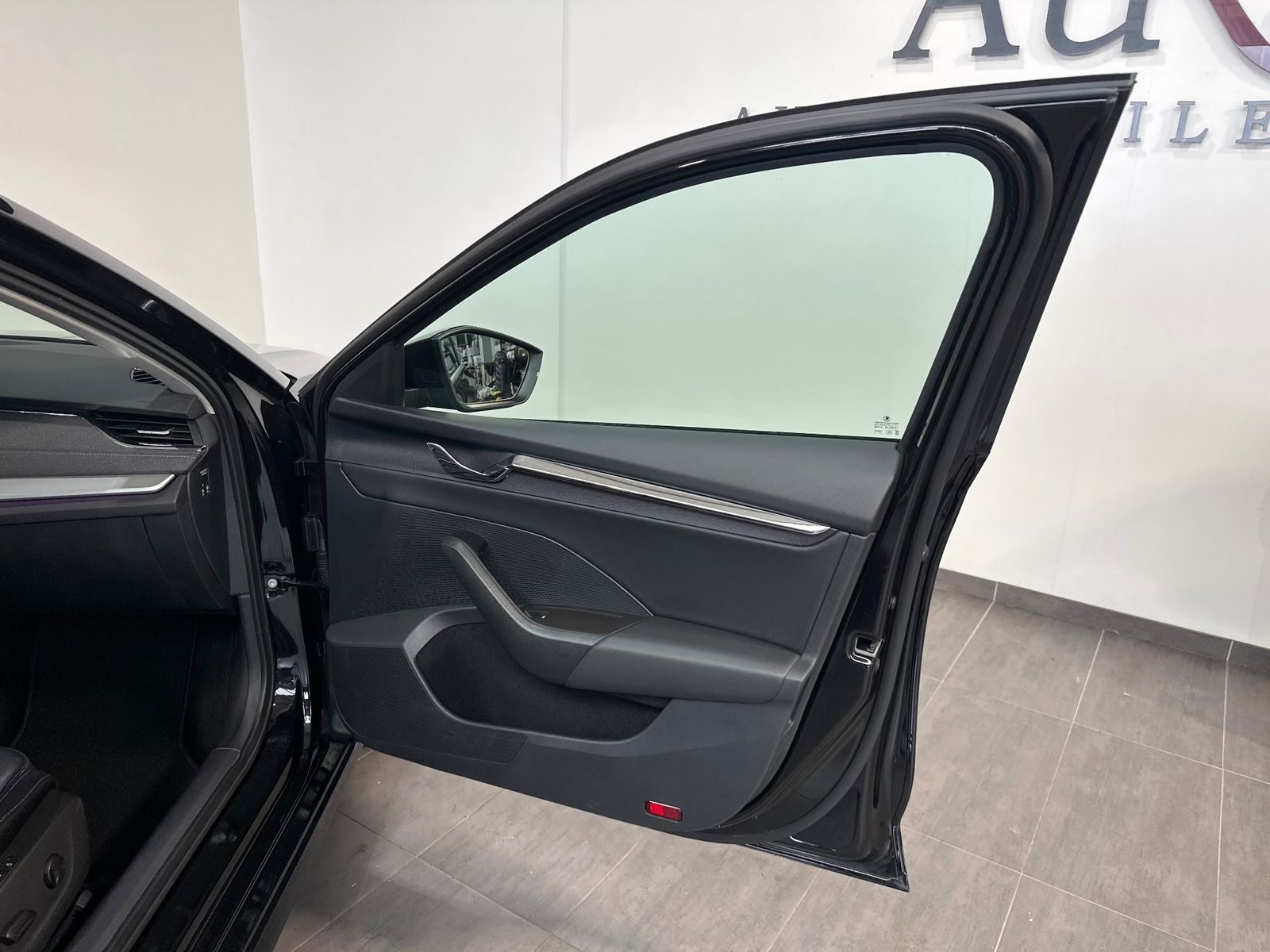 Fahrzeugabbildung SKODA Octavia Combi Style NAV+LED+KAMERA+AHK+ACC+17ZO
