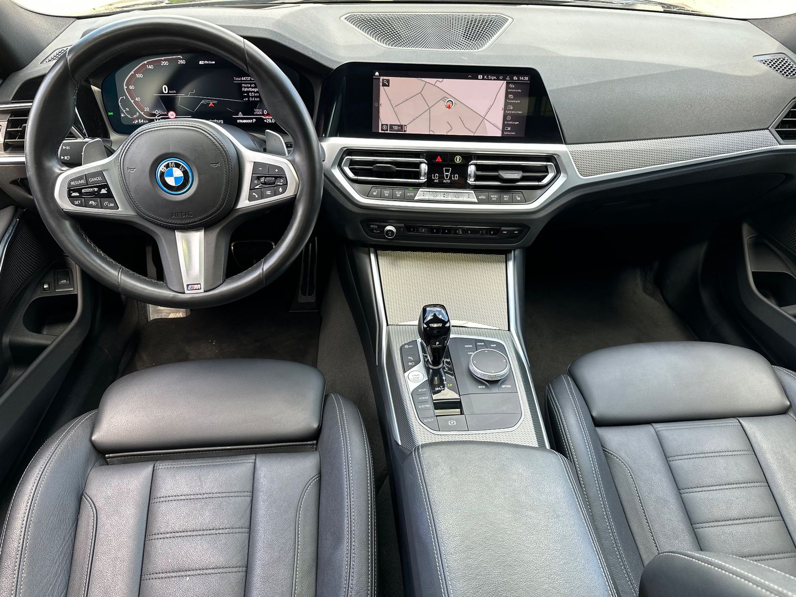 Fahrzeugabbildung BMW 330 e Touring M-Sport NAV+LED+PANO+AHK+HEAD-UP