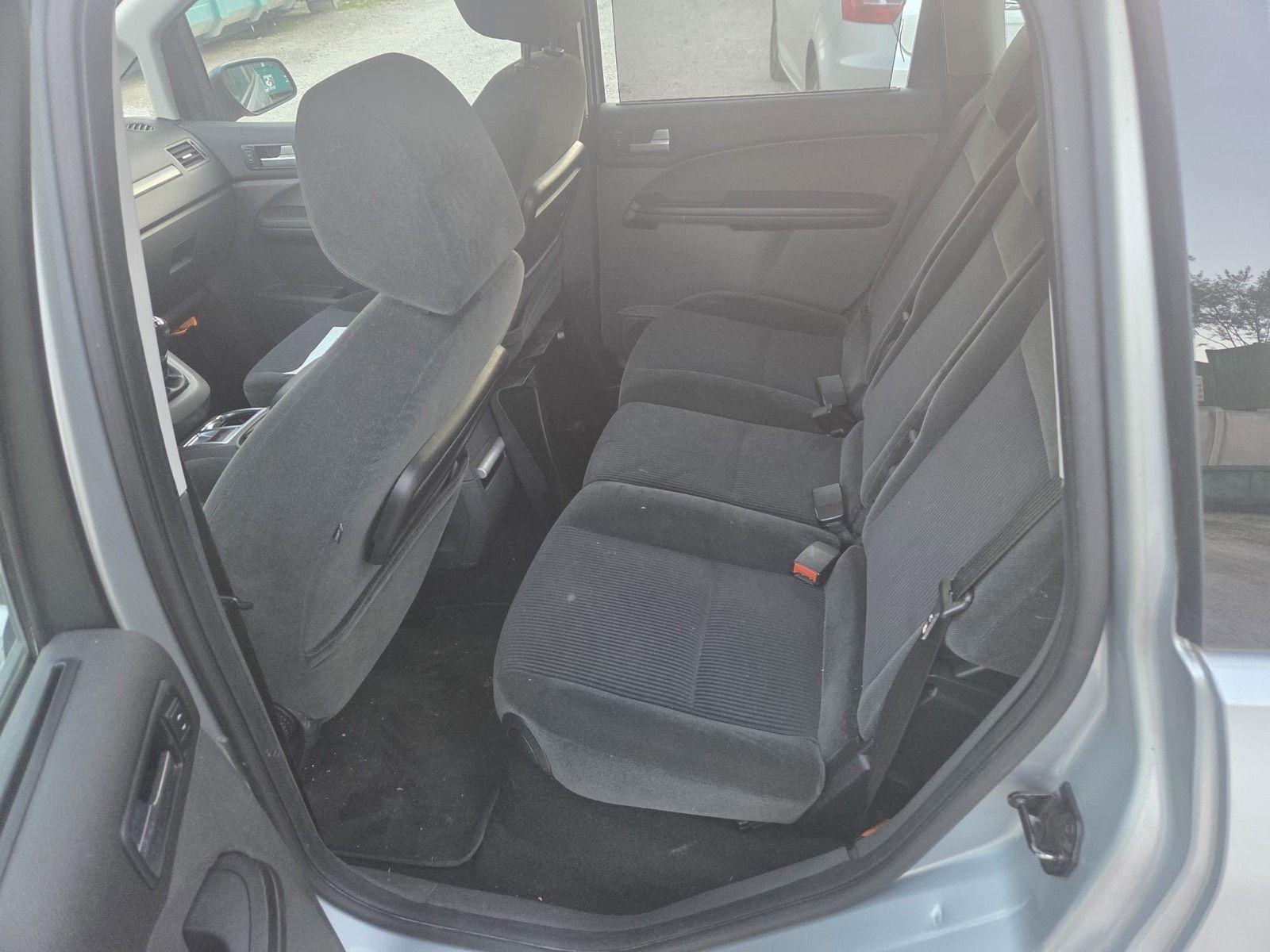 Ford Focus 2004 — photo 12
