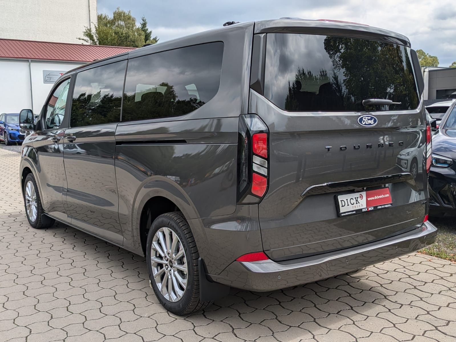 Fahrzeugabbildung Ford Tourneo Custom Titanium L2 4x4 Vollausstattung