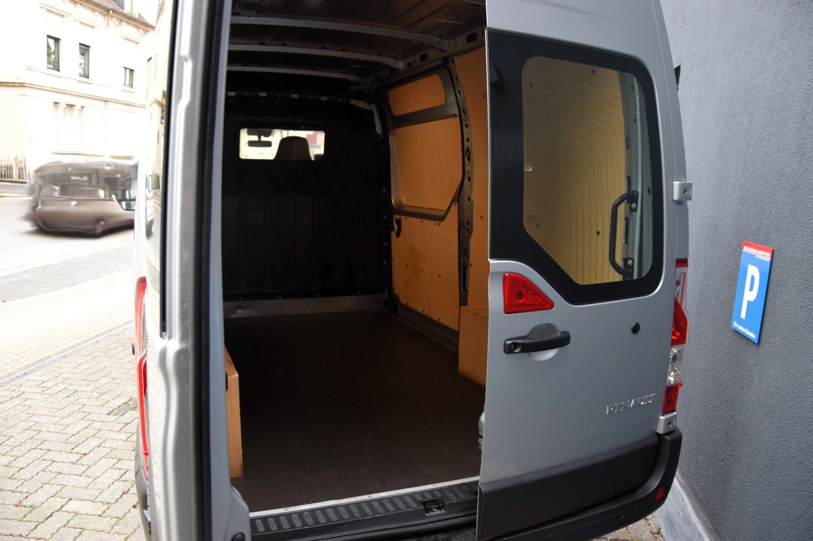 Fahrzeugabbildung Renault Master III Kasten L2H2 Klima PDC LED 3,5t