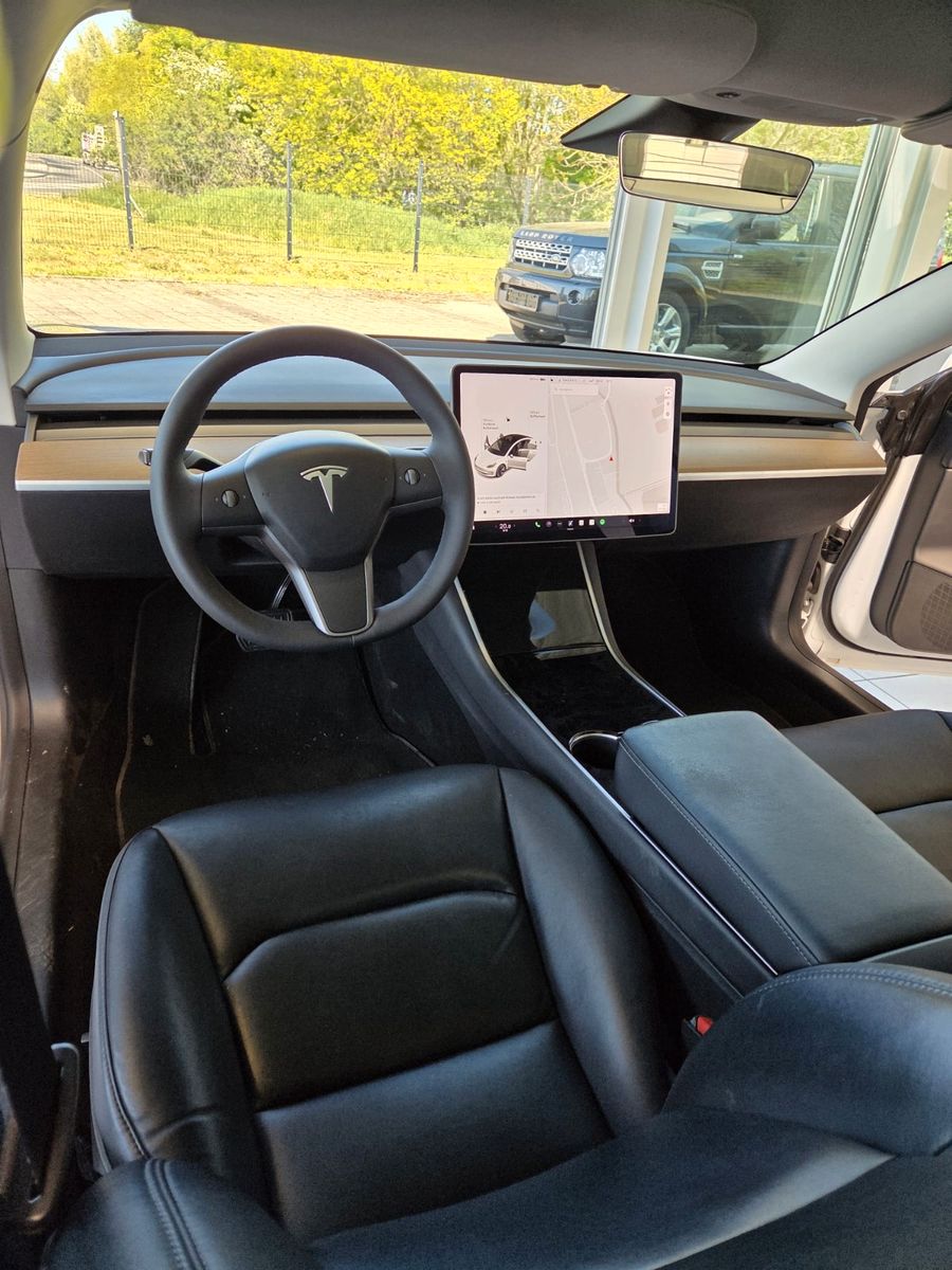 Fahrzeugabbildung Tesla Model 3 Long Range Dual AWD
