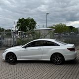 Mercedes-Benz E 220 Coupé E 220 BlueTEC - - Mercedes-Benz E-Klasse mit Diesel-Antrieb: Coupé