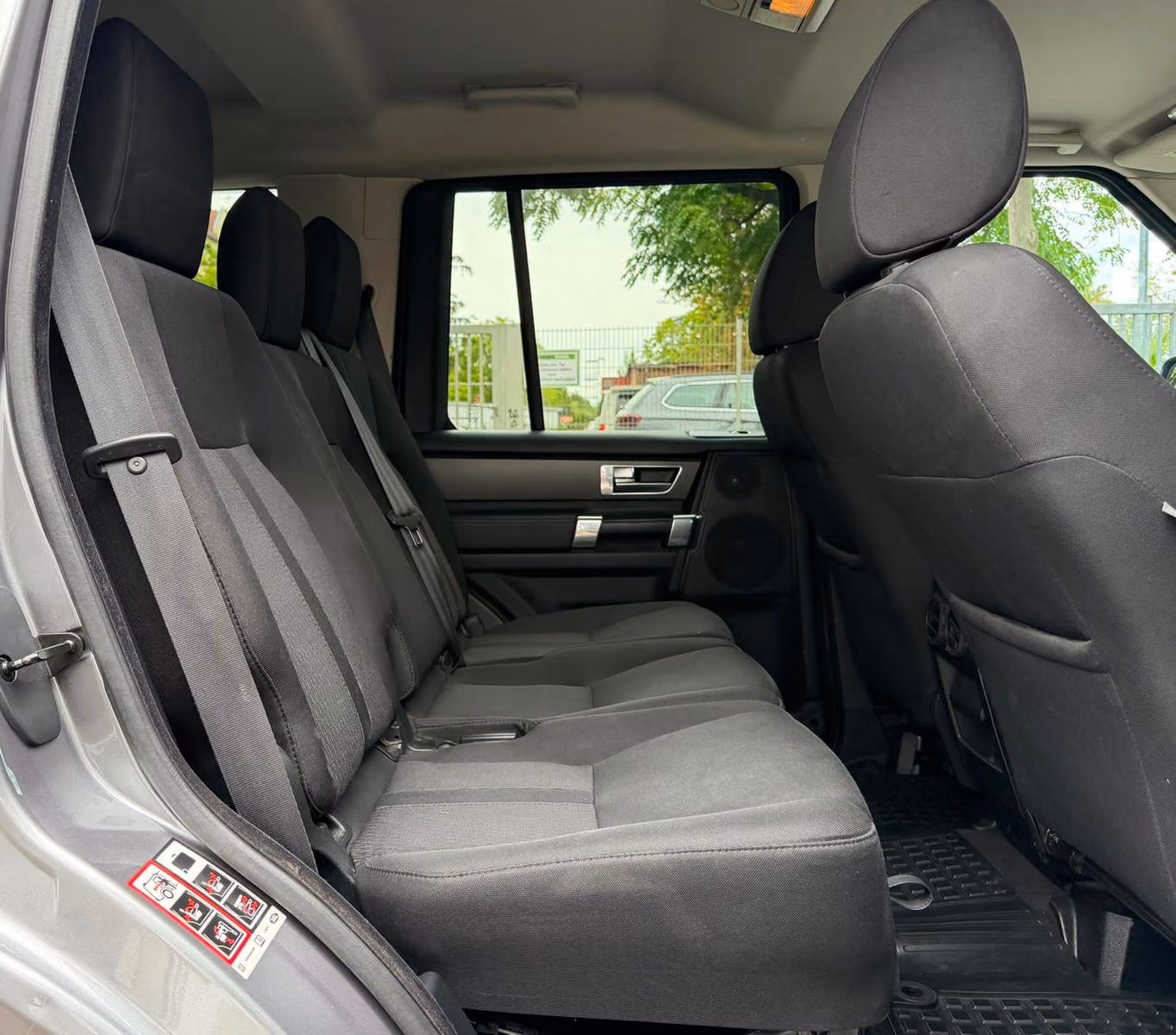 Land Rover Discovery 4 SDV6 256 ch SE • 7 places • Cuir • GPS • Suspension pneumatique • Attelage 3,5 t
