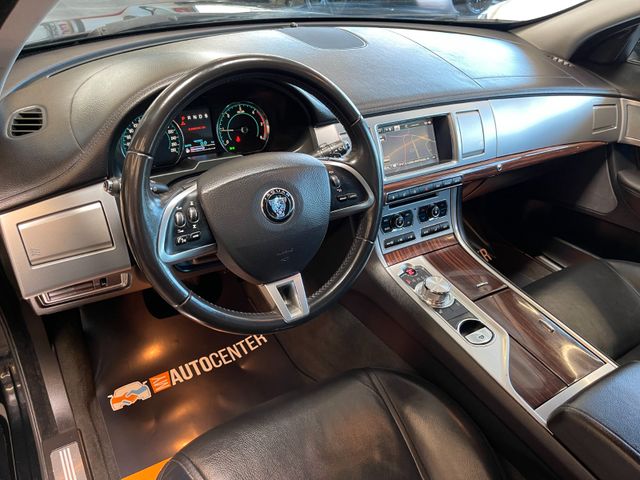 Jaguar XF 2.2 Diesel *LEDER*KAM*NAVI*PDC*SZHZ*XENON*