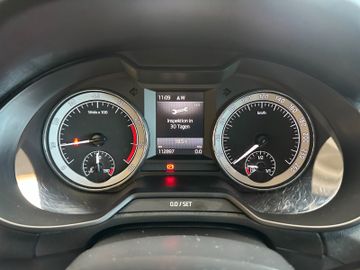 Skoda Octavia Combi Ambition *AHK*TEMPO*NAVI*2-ZONEN*