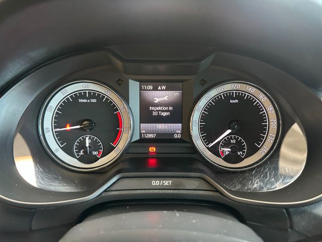 Skoda Octavia Combi Ambition *AHK*TEMPO*NAVI*2-ZONEN*