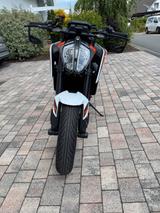 KTM Duke 890 R - KTM 890 DUKE