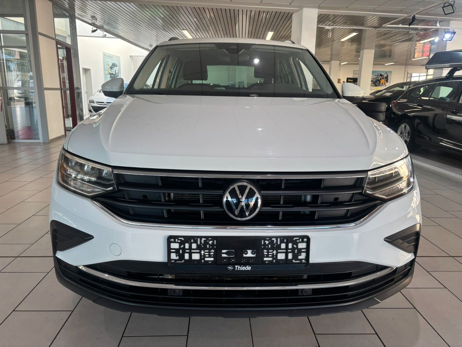 Fahrzeugabbildung Volkswagen Tiguan 2.0 TDI Life 4Motion AHK/NAVI/KAMERA/SHZ
