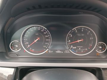 BMW 750 - 10