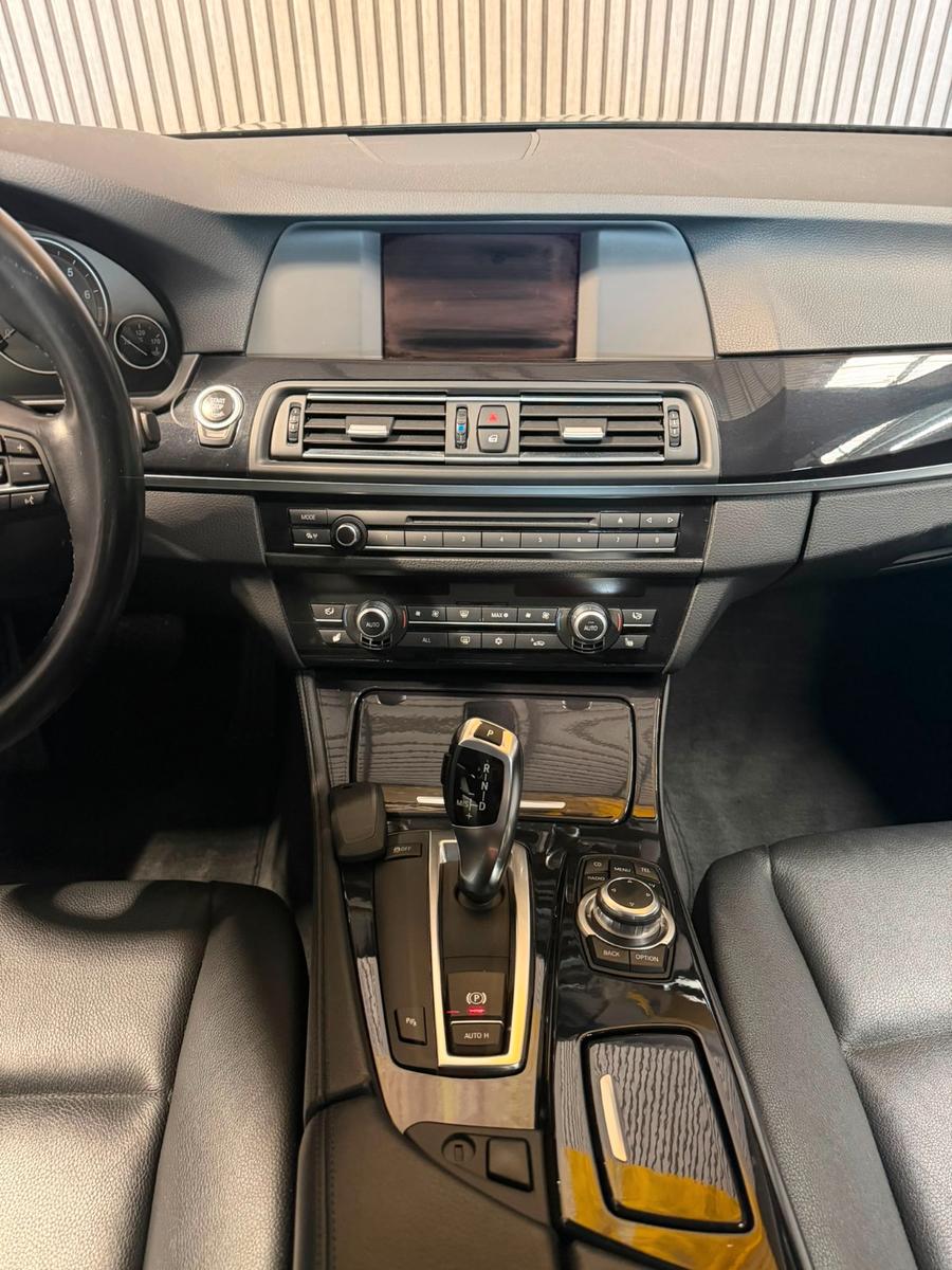 BMW 523i 204 ch 6 cylindres • Boîte auto • 70 000 km • Cuir Dakota • GPS • Radars AV/AR