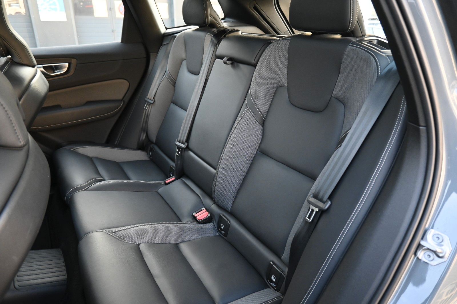 Fahrzeugabbildung Volvo XC60 T8 Ultimate Dark AWD*AHK*360°*PANO*