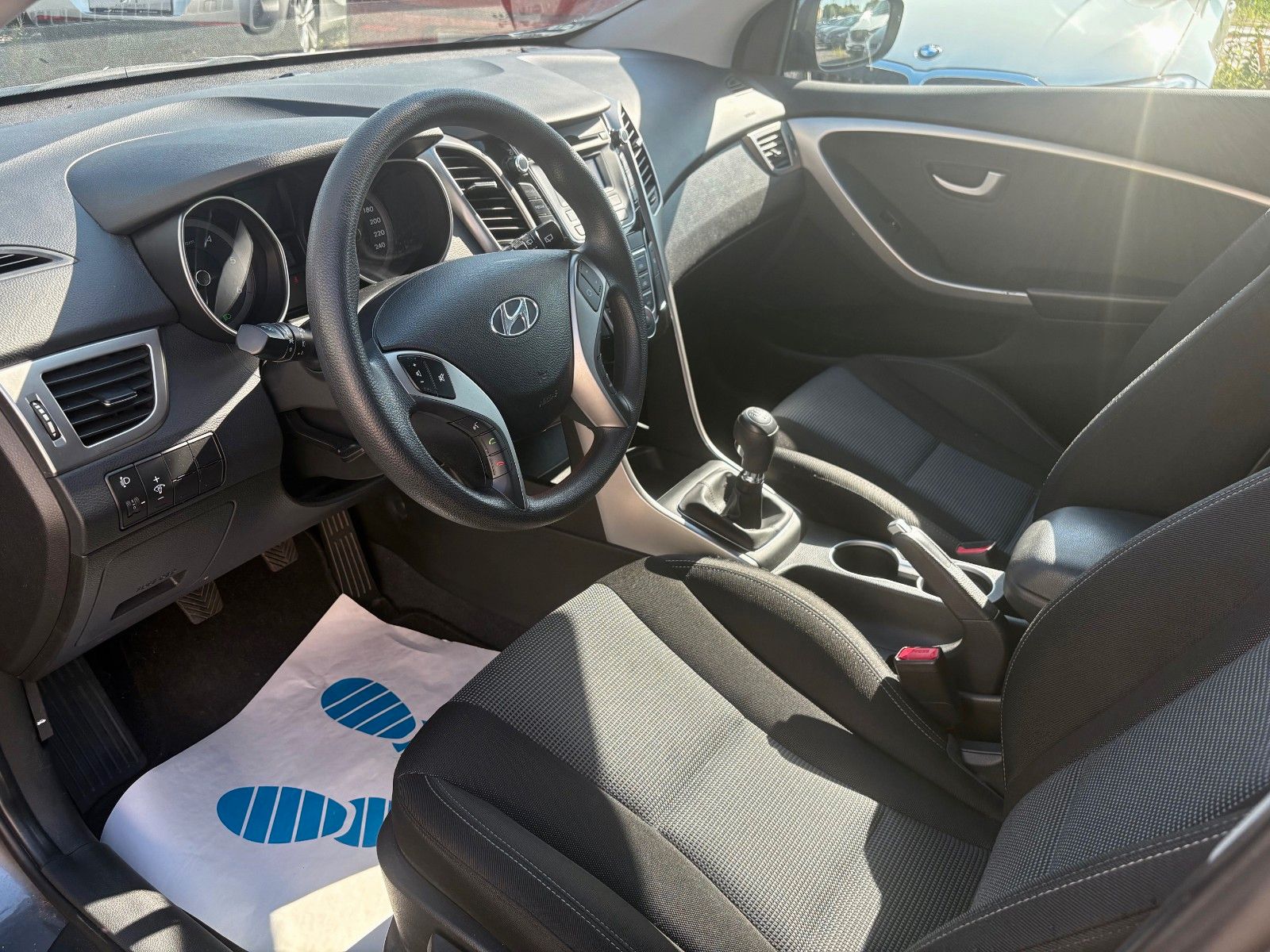 Fahrzeugabbildung Hyundai i30 1.6 CRDi 81kW Klima 2.HAND PDC Freisprech