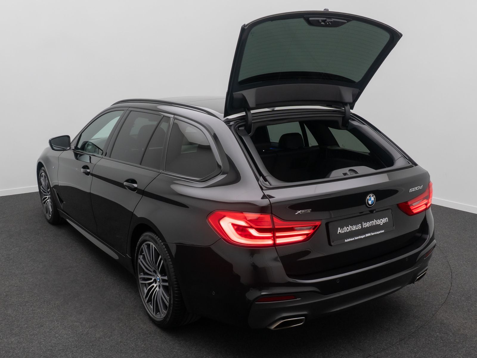 Fahrzeugabbildung BMW 520d xD M Sport Individual 360&deg;HUD HiFi Panorama