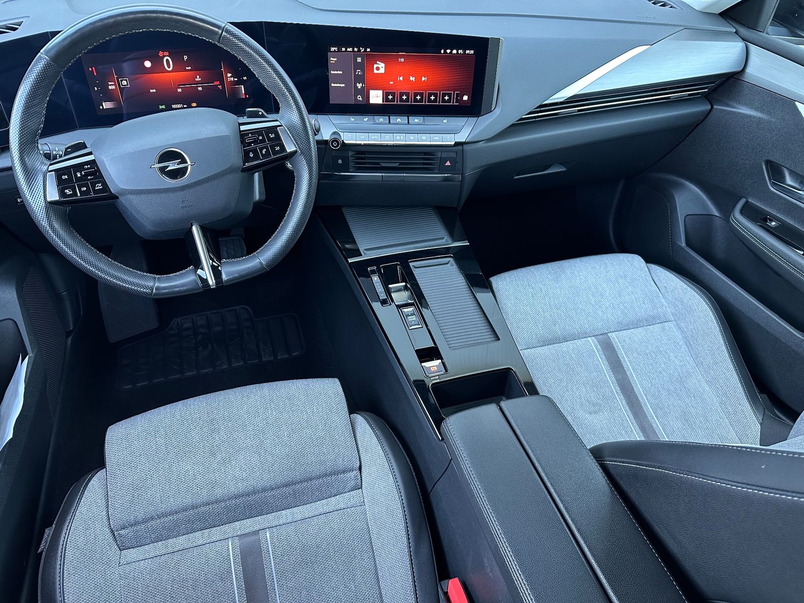 Fahrzeugabbildung Opel Astra SpT 1.5 D Aut. Business Elegance NAV+LED