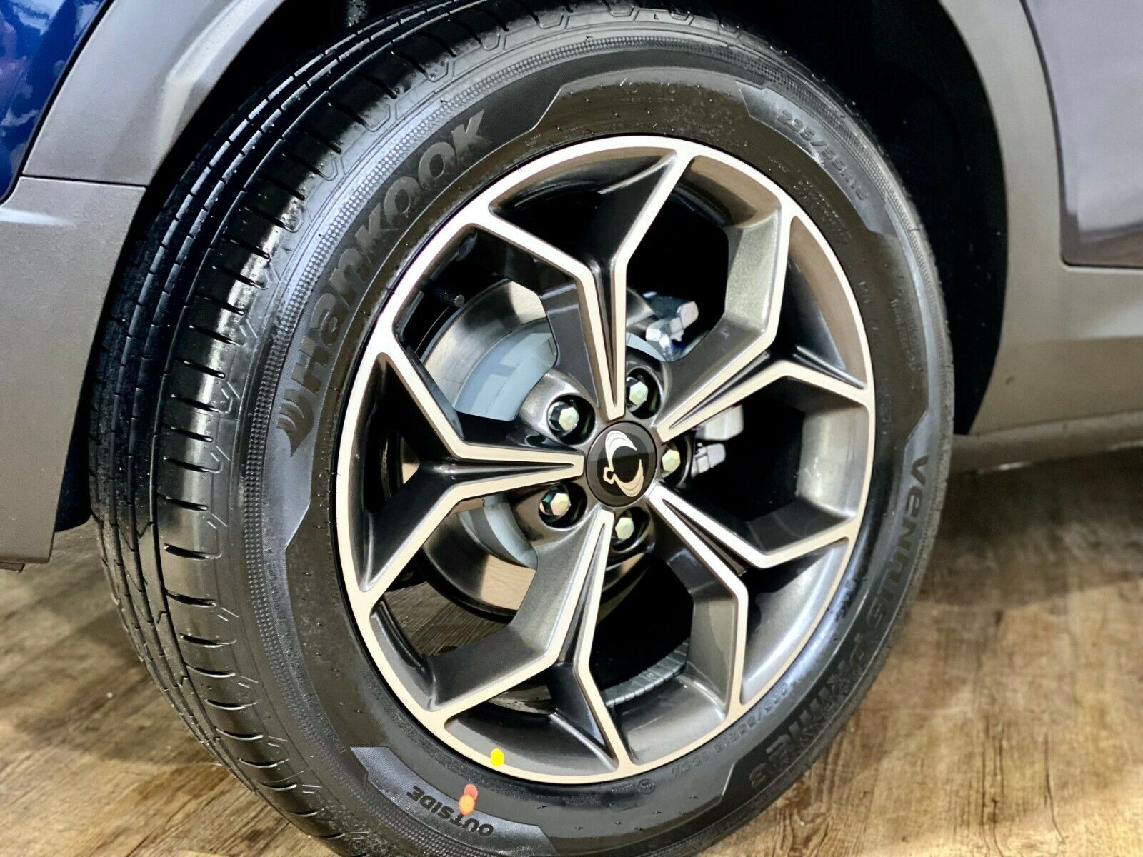 Fahrzeugabbildung Ssangyong Korando **SONDERMODELL RUBY**ASSISTENZSYSTEME**