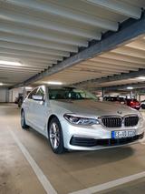 BMW 530i A - - BMW 530 mit Benzin-Antrieb: Limousine