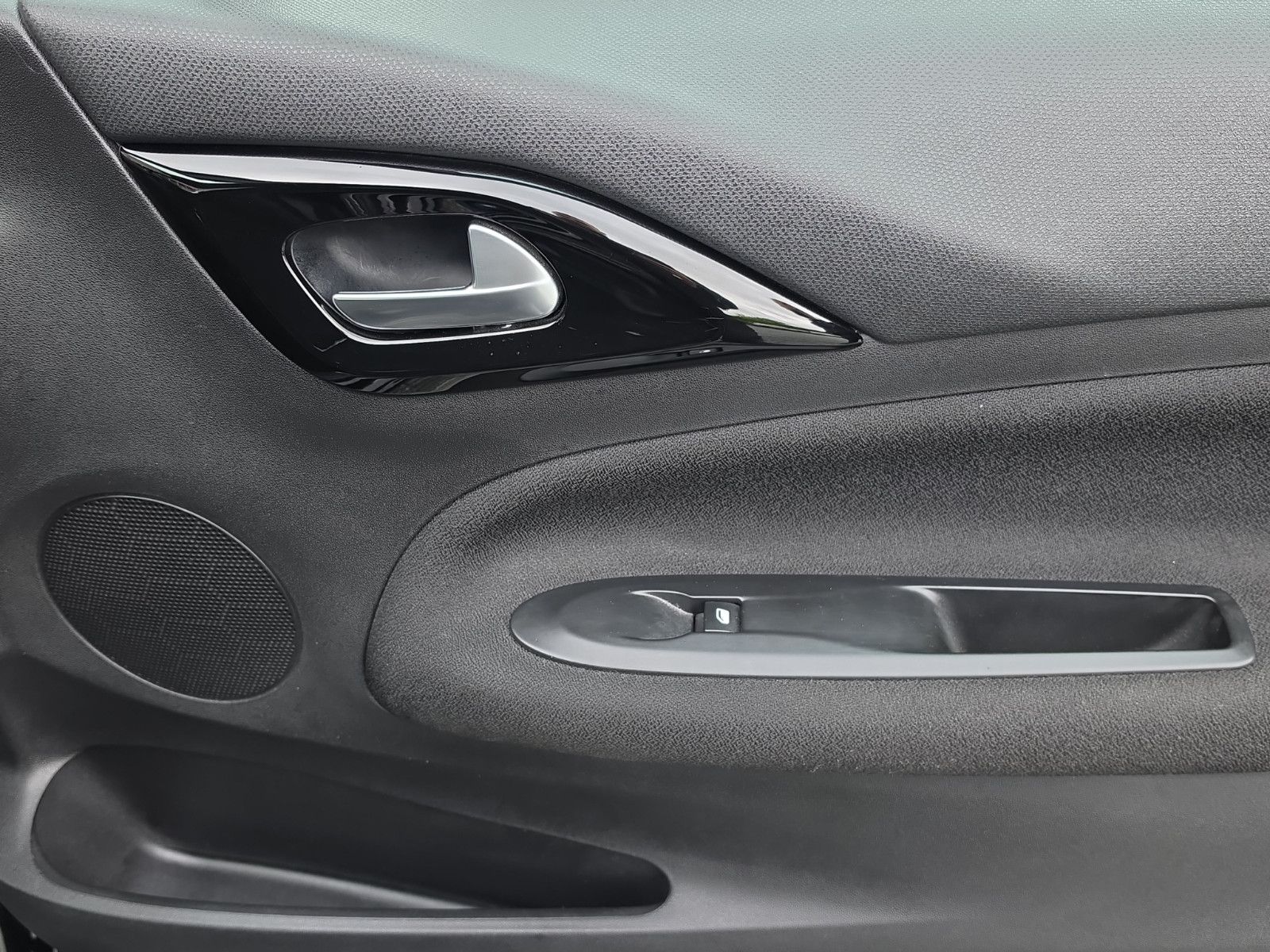 Fahrzeugabbildung Citroën DS3 SoChic SPORTPAKET KLIMA PDC TEMPOMAT