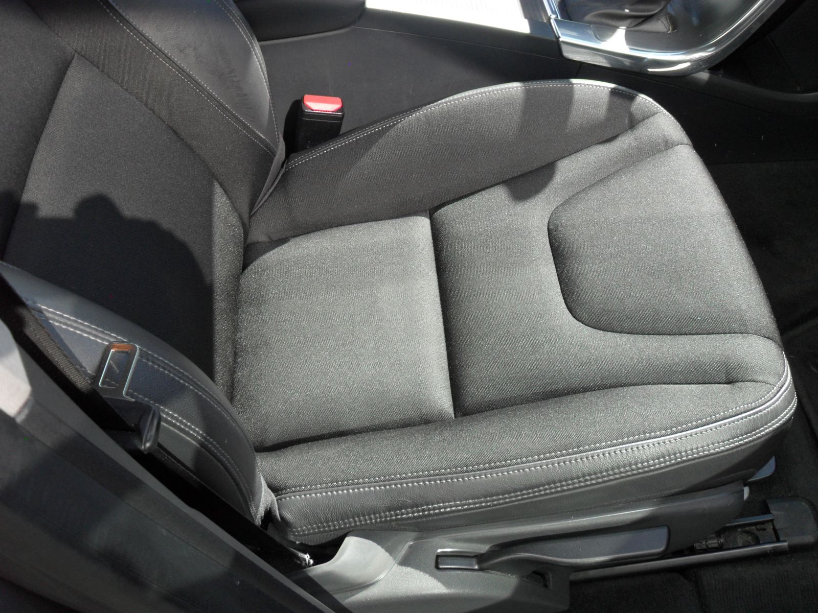 Fahrzeugabbildung Volvo XC 60 2.0 Automatik - Momentum 2WD