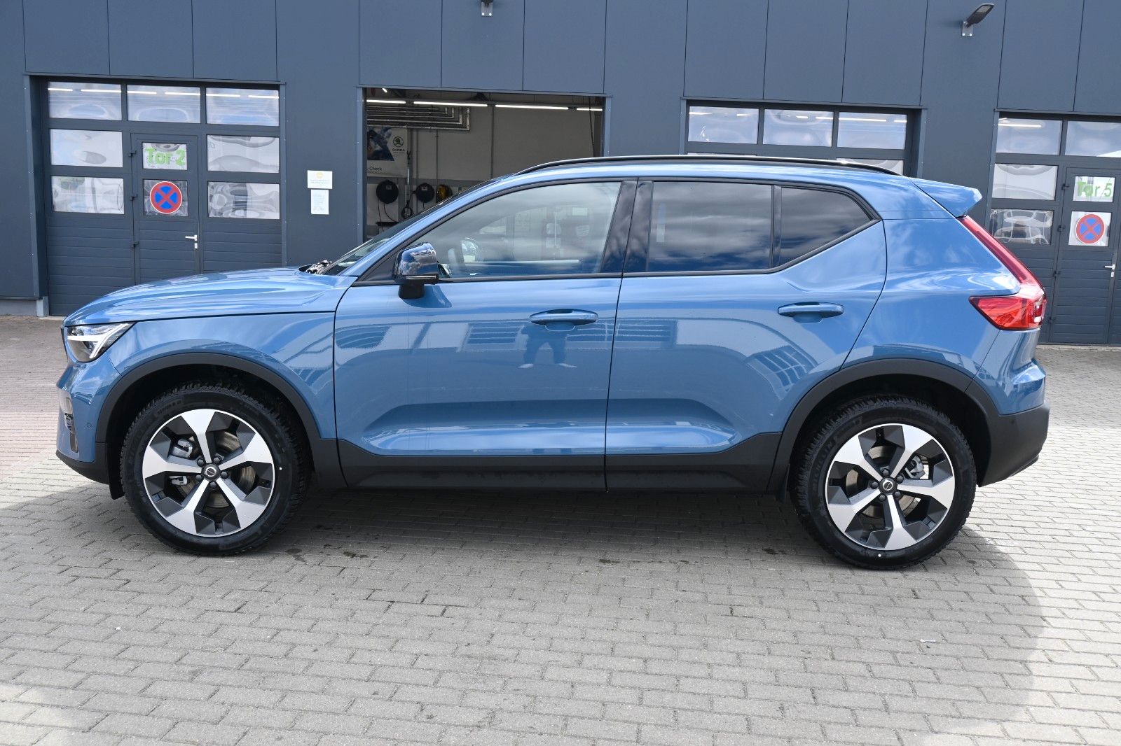 Fahrzeugabbildung Volvo XC40 B3 DKG Ultra Dark*FSHZG*PANO*360°*ACC