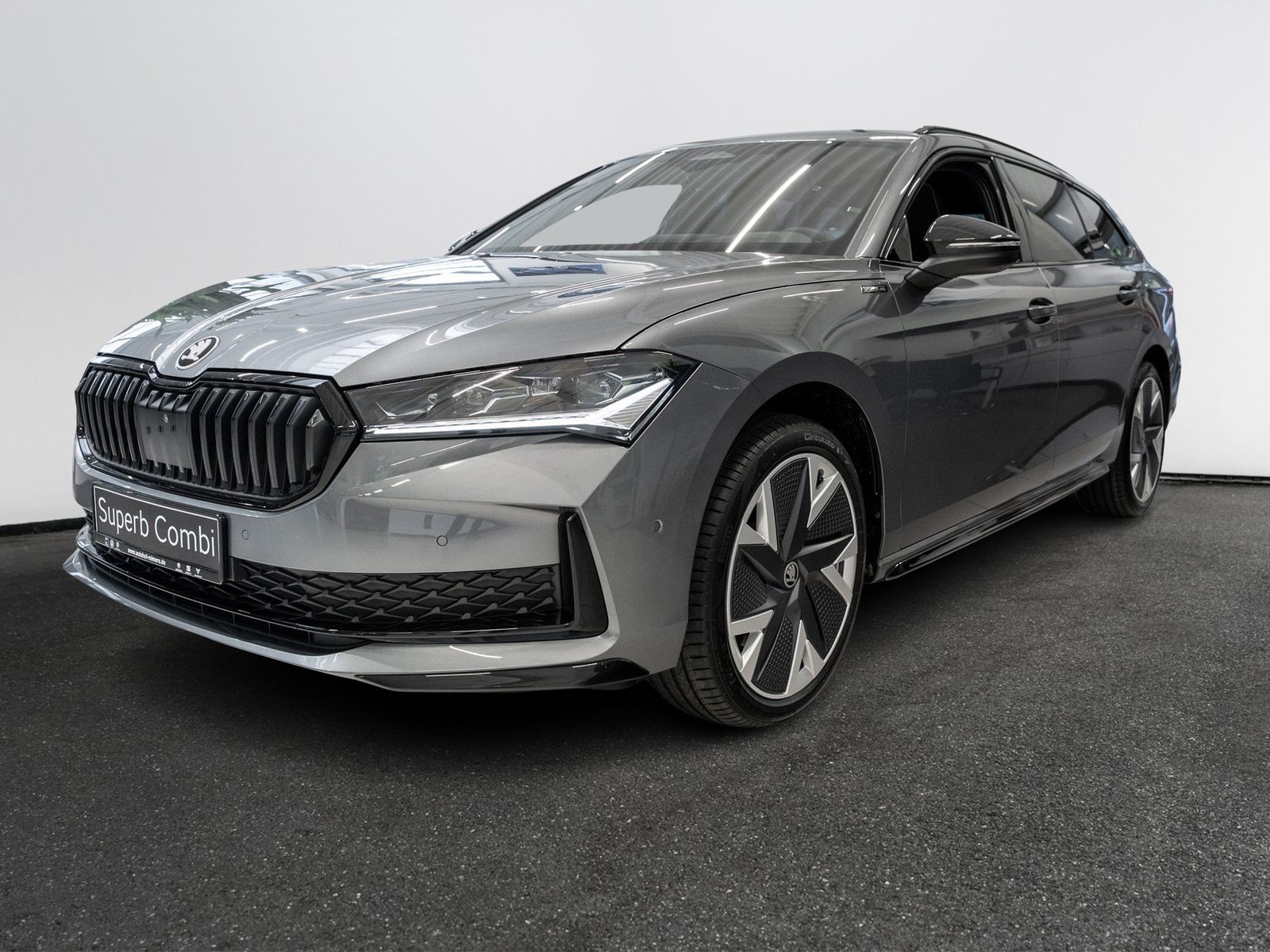Skoda Superb Combi Sportline 2.0 TDI DSG 4x4 DCC AHK imagem 2