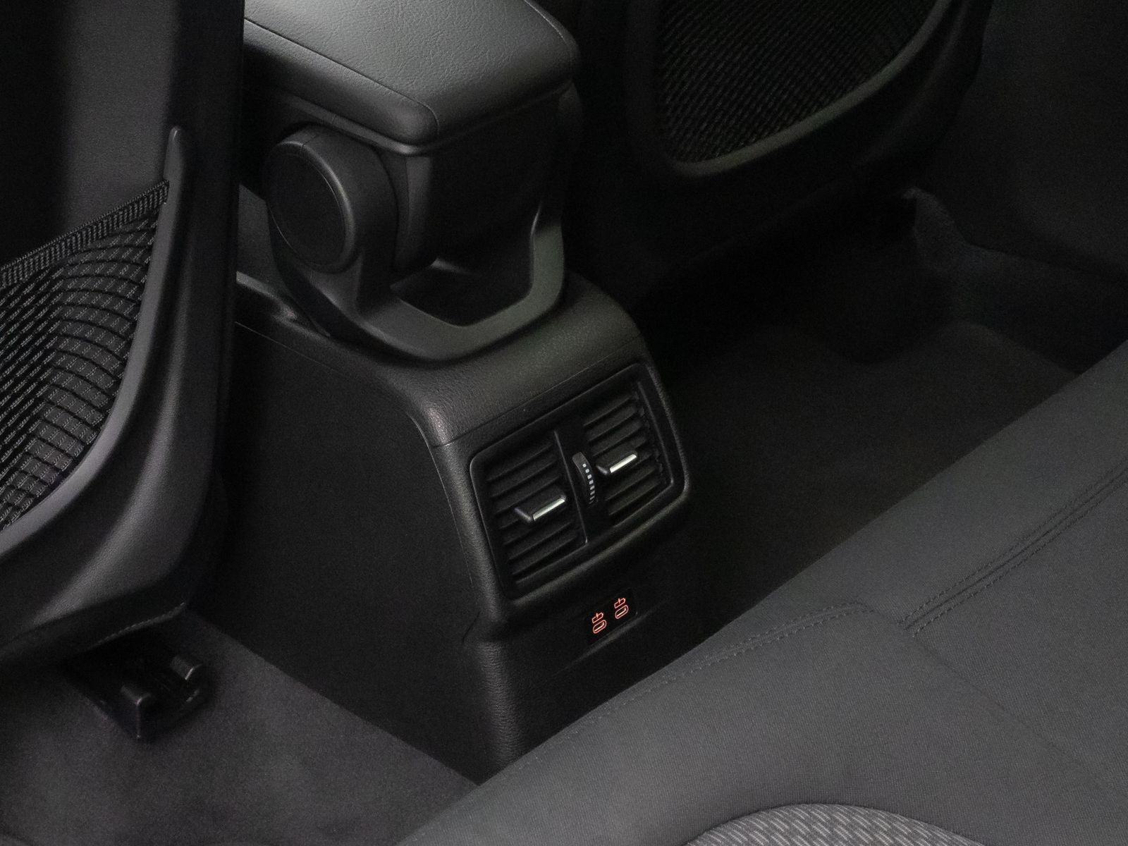 Fahrzeugabbildung BMW X1 xD25e GeschwindigReg ParkAss DAB Komfort NAVI