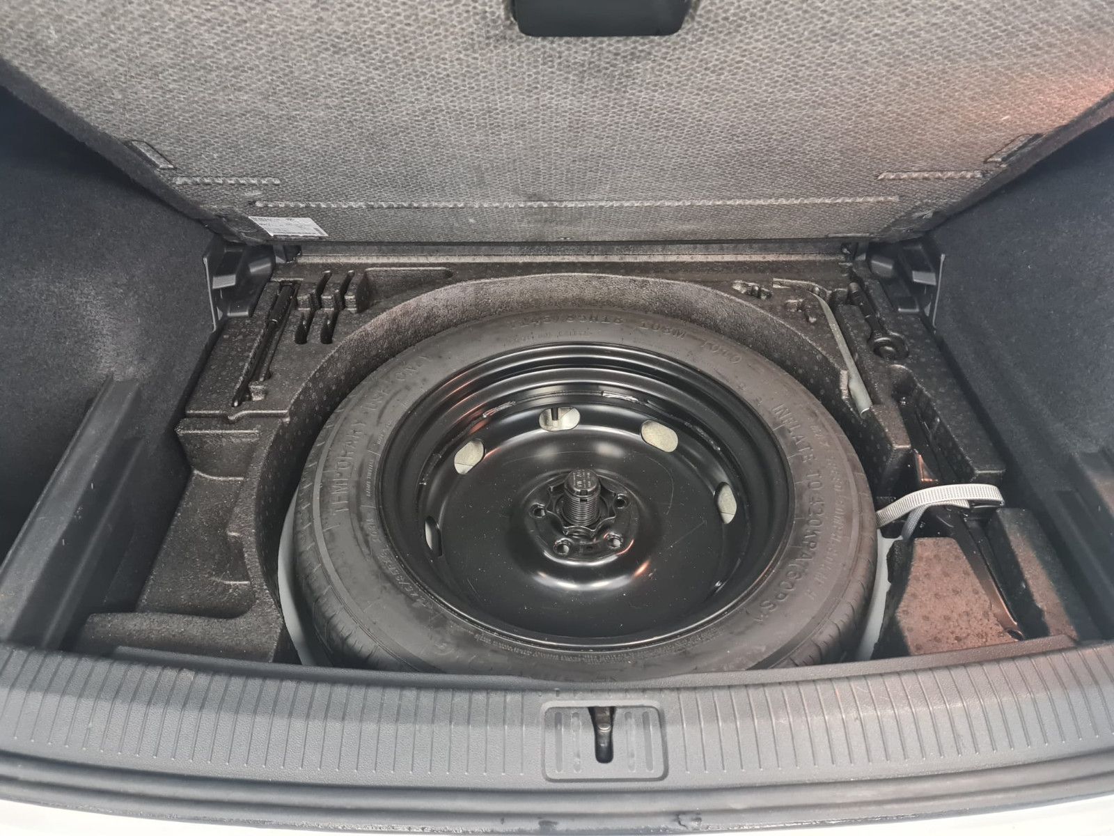 Fahrzeugabbildung Volkswagen Tiguan Comfortline 4Motion/KAMERA