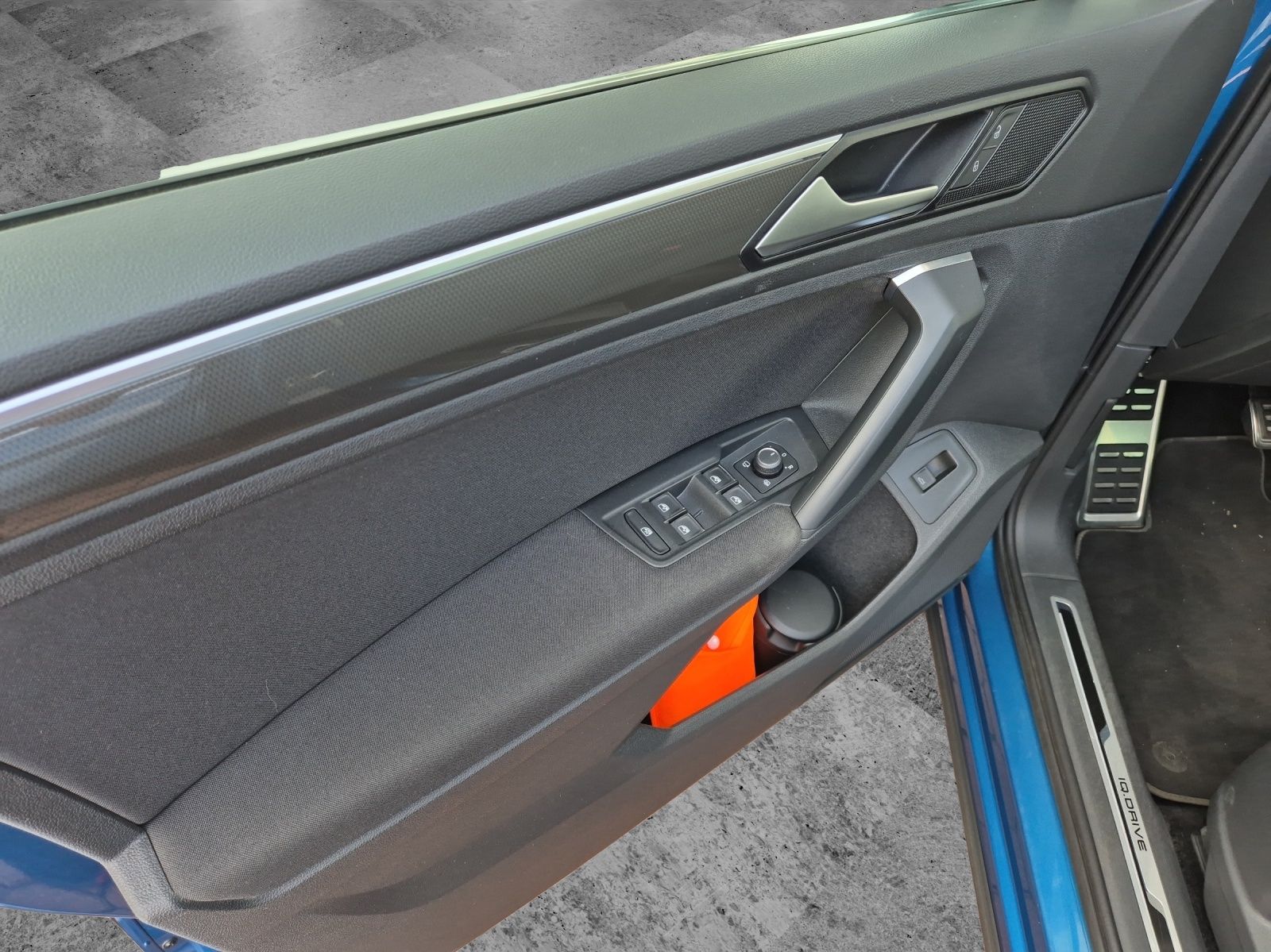 Fahrzeugabbildung Volkswagen Tiguan TDI IQ.Drive AHK PANO HUD ACC