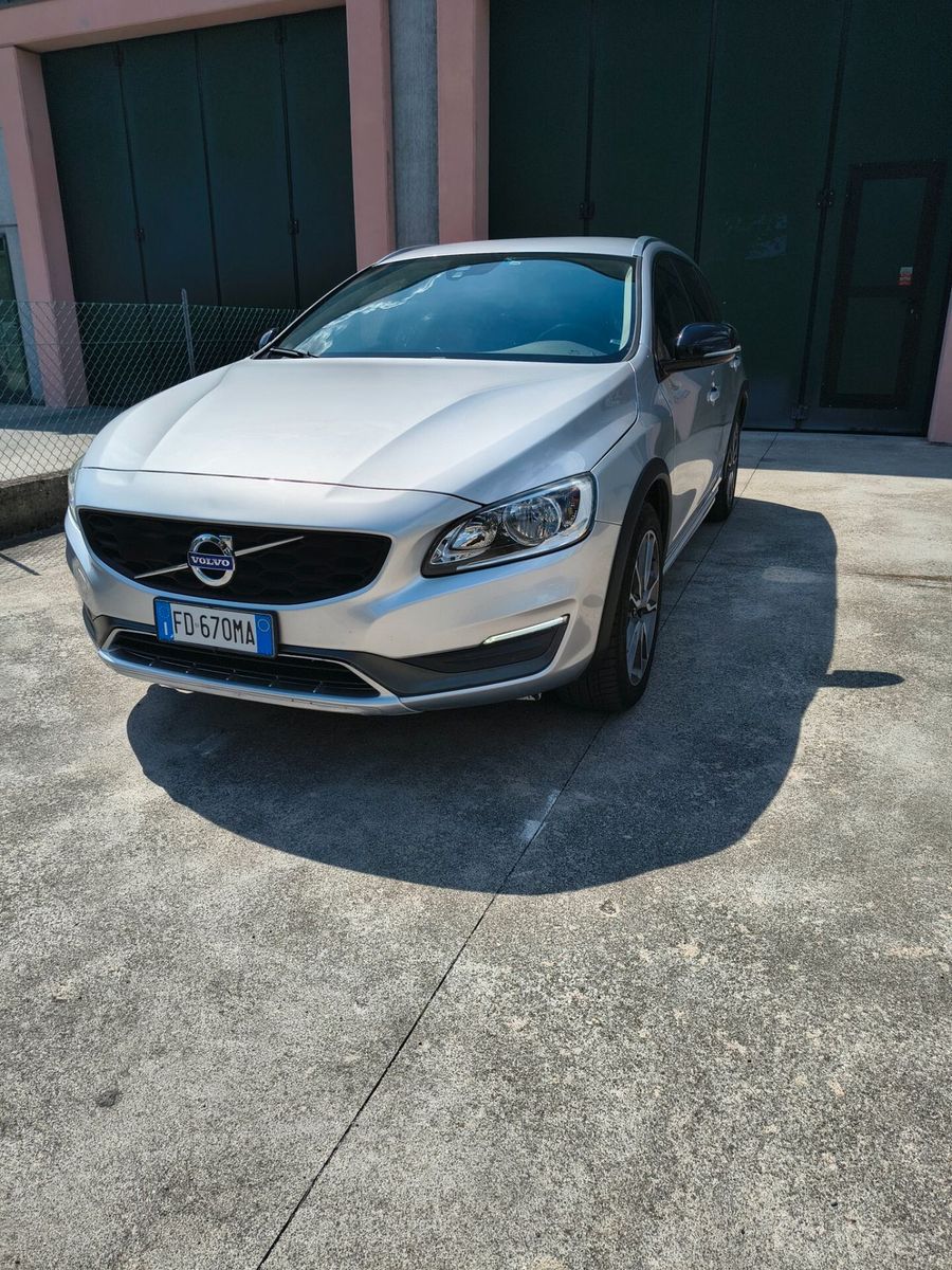 VOLVO V60 CC