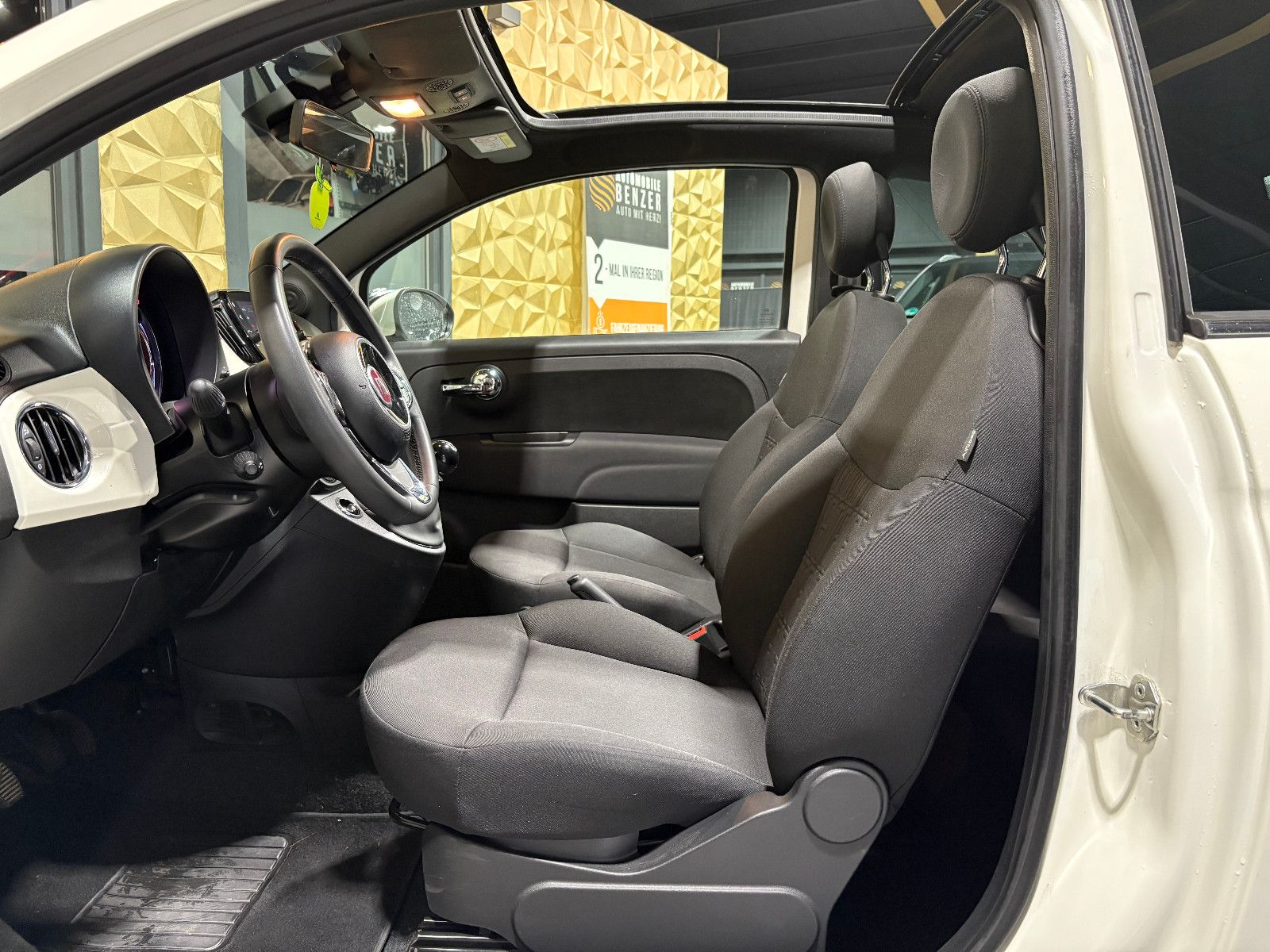 Fahrzeugabbildung Fiat 500 Dolcevita/PANO/PDC/KLIMA/DAB/TEMPOMAT/BLUETO