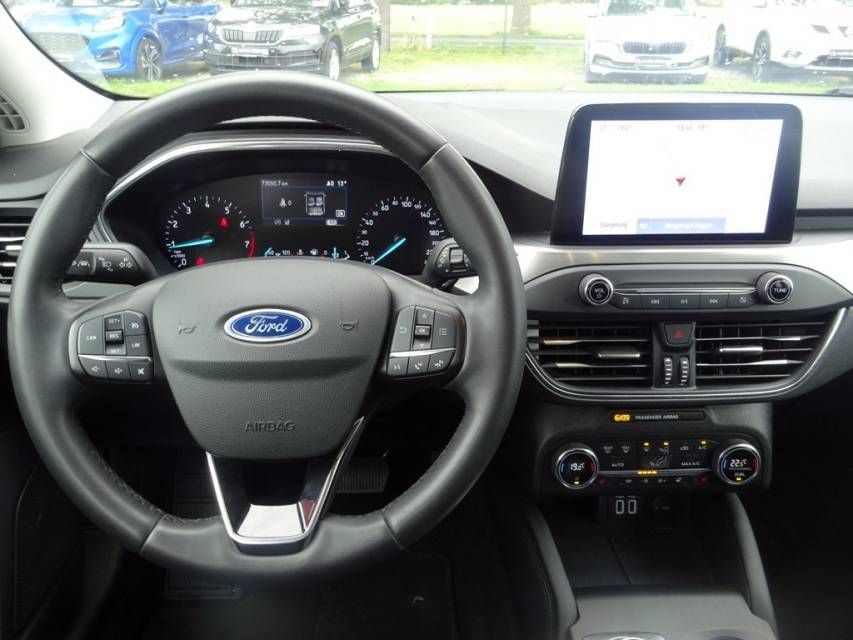 Fahrzeugabbildung Ford Focus Turnier 1.0 EcoBoost Automatik  Titanium