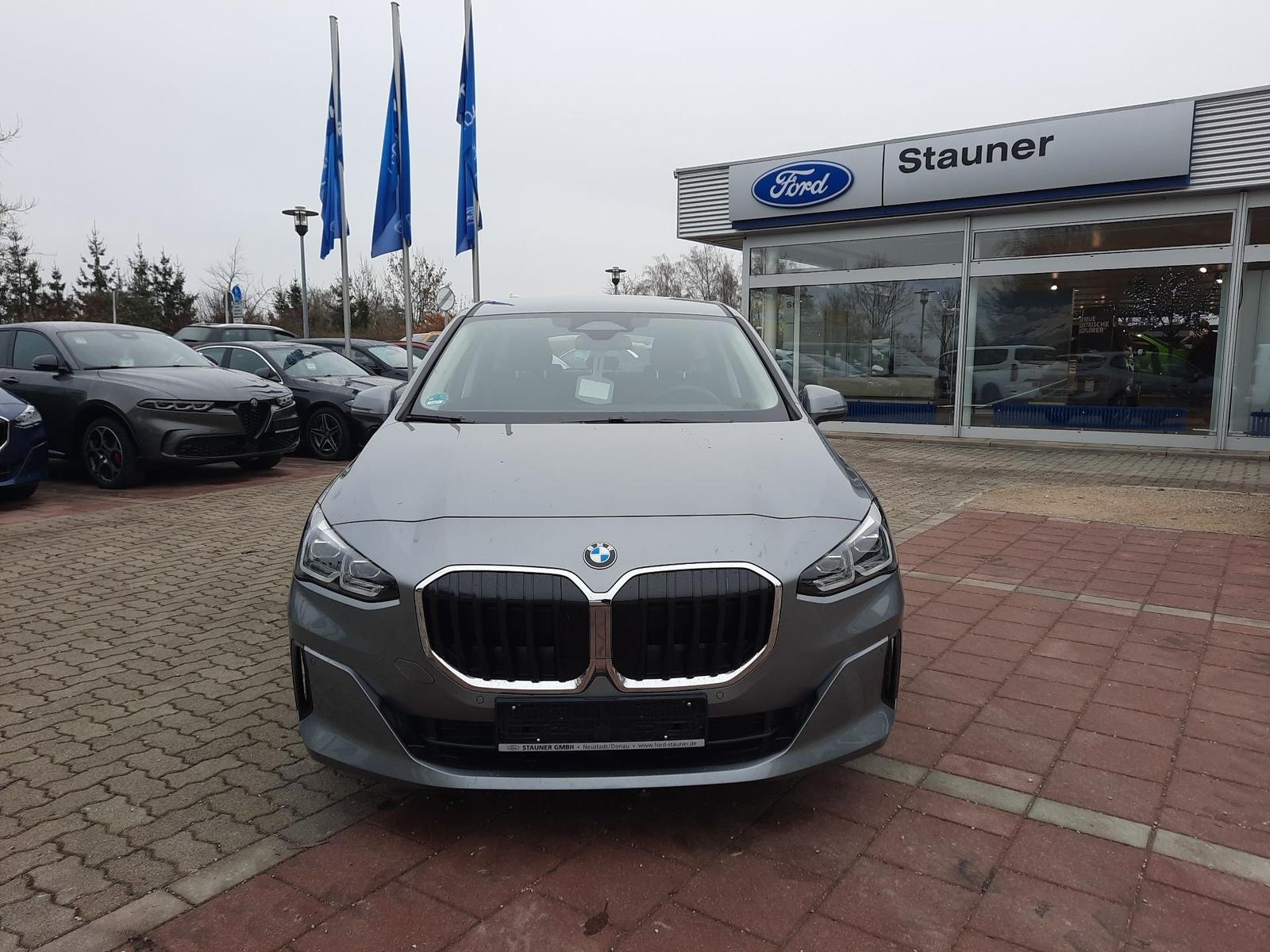 BMW 218i Active Tourer AHK el. Kamera Komfortzugang