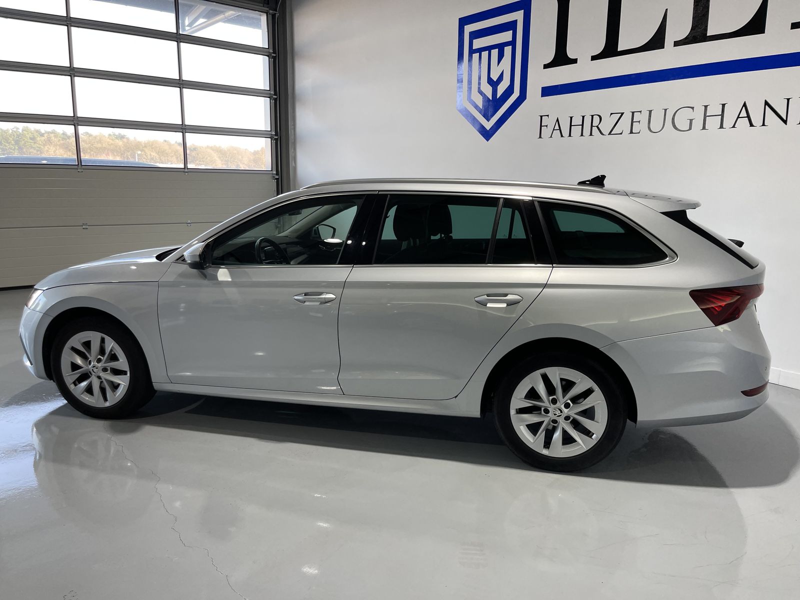 Fahrzeugabbildung SKODA Octavia First Edition 2.0 TDI*AHK*LED-Matrix*