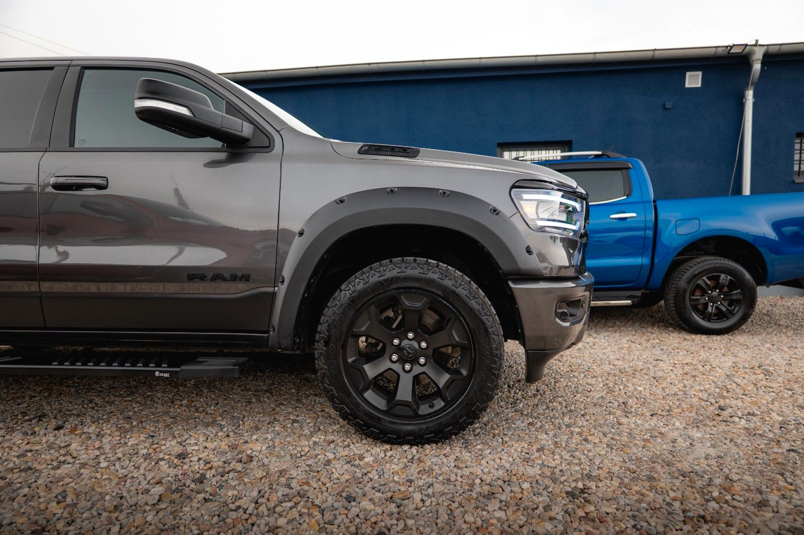 Fahrzeugabbildung Dodge RAM 5.7 V8 HEMI 4x4 OFFROAD NIGHT-Edition LED