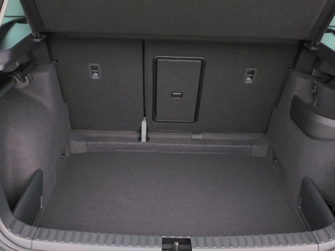 Fahrzeugabbildung SKODA Karoq Selection Style TSI DSG - AHK, Navi, uvm.