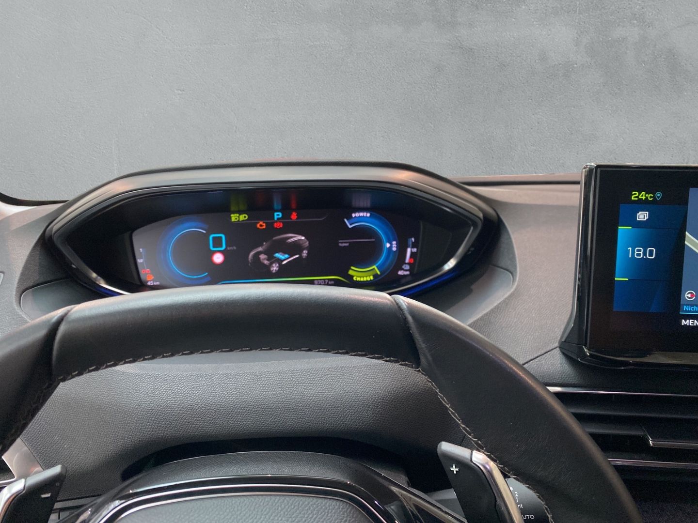 Fahrzeugabbildung Peugeot 3008 Hybrid 225 Roadtrip 1.6 Plug-In EU6d Navi d