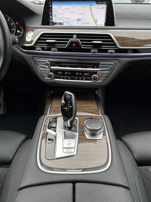 Fahrzeugabbildung BMW 740i M-Sport NAV+LED+SHZ+HiFi+KAMERA+2Hd+WLAN+PP