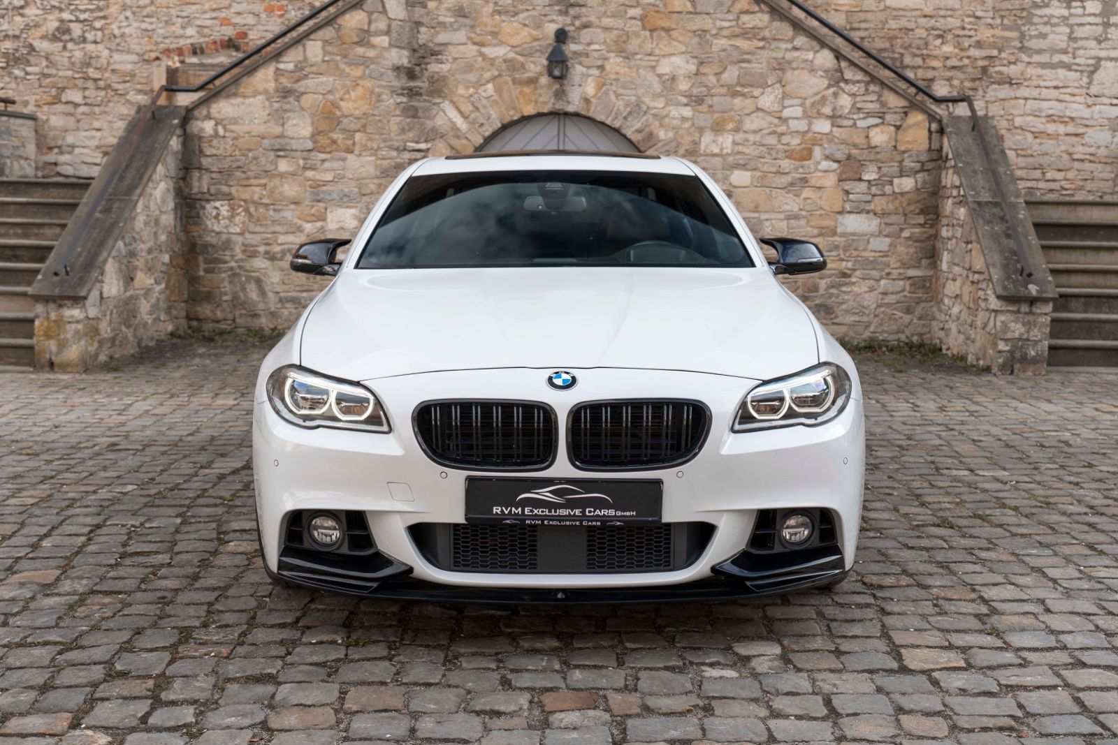 Fahrzeugabbildung BMW 550I M-SPORTPAKET HUD H&K LED KAM ACC